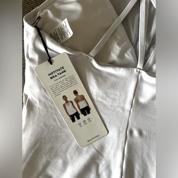 Alo yoga top new with tags - Picture 4 of 6